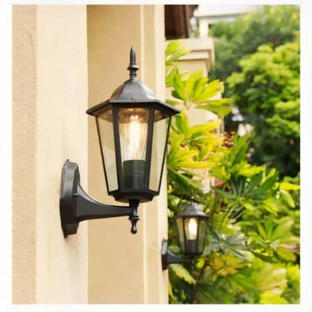 on voit sur un mur extérieur une applique murale vintage noire pour extérieur